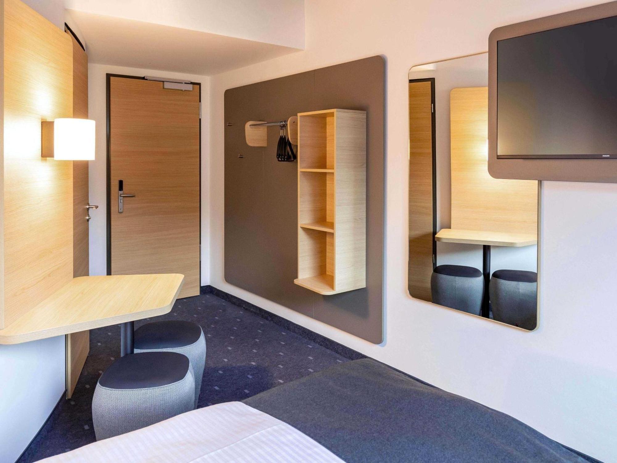 Twin Room,1692074772:JPEG